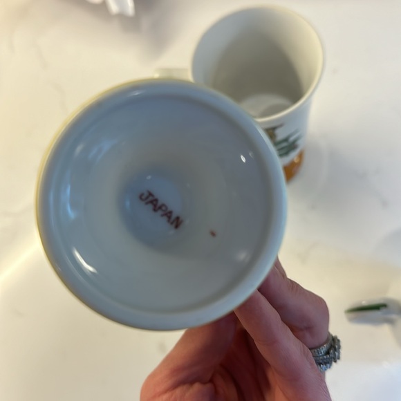 Bundle of 2 vintage mugs. 2 bird mugs from Japan, 1 floral one unknown make. - Picture 6 of 8